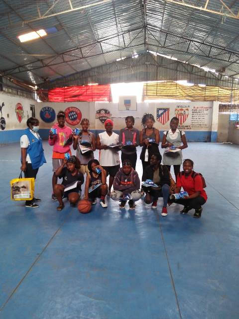 UoN Basketball Team at Makadara Childrens Home